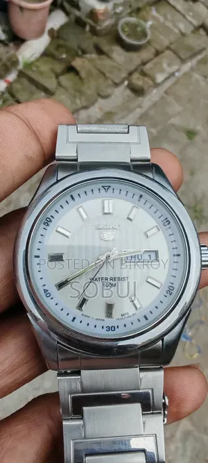 অনেক ভালো  ঘড়ি সেল করবো  টাকা দরকার