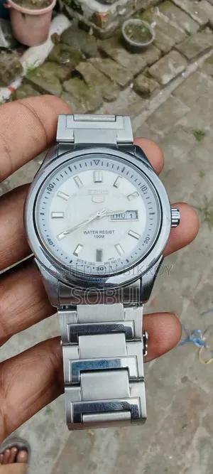 অনেক ভালো  ঘড়ি সেল করবো  টাকা দরকার