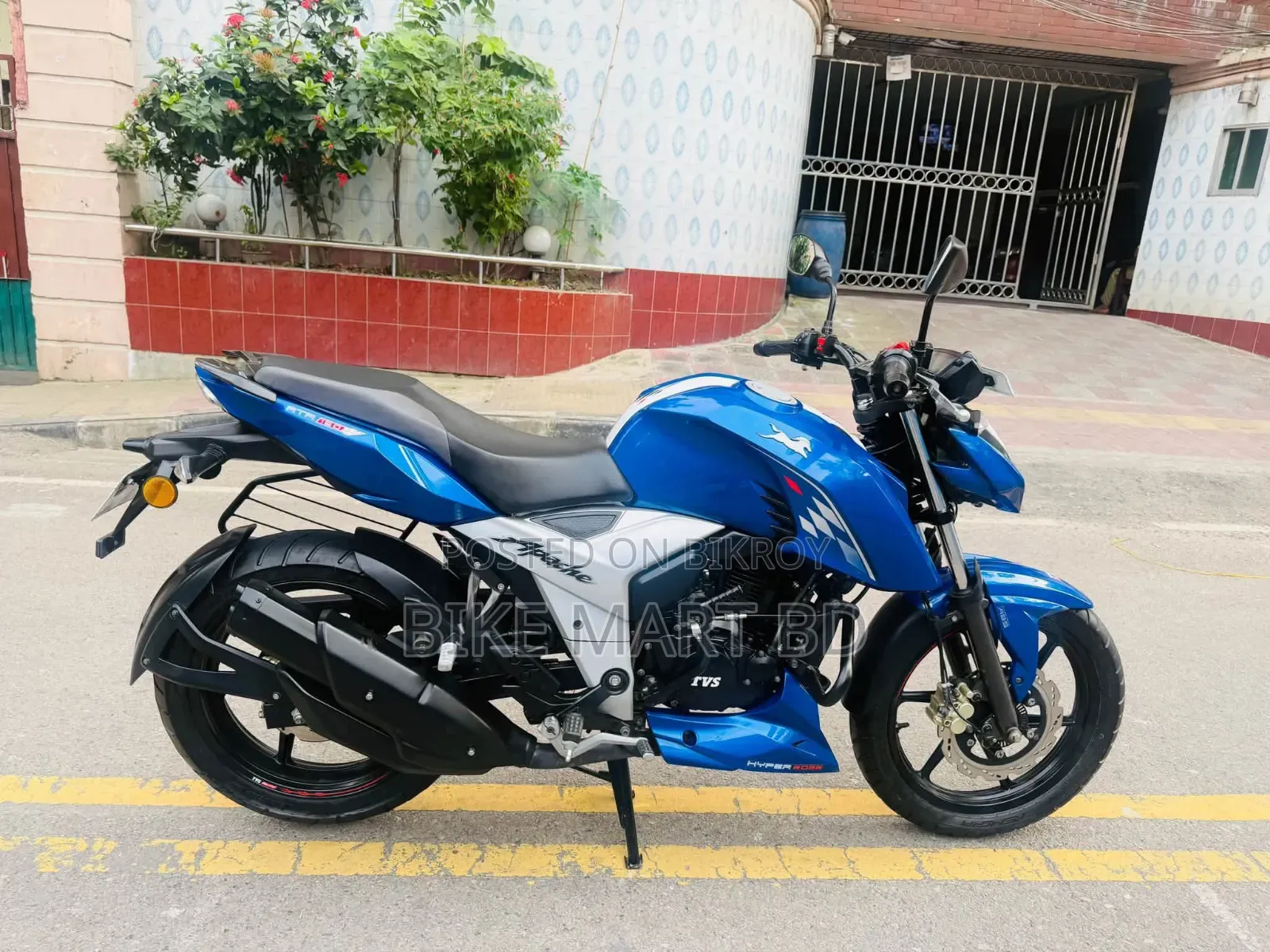 TVS Apache RTR 160 4V 2024 Blue