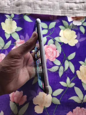 অ্যাপল আইফোন এক্সআর ৬৪ জিবি সাদা