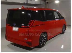টয়োটা নোয়া ২০২৩ লাল