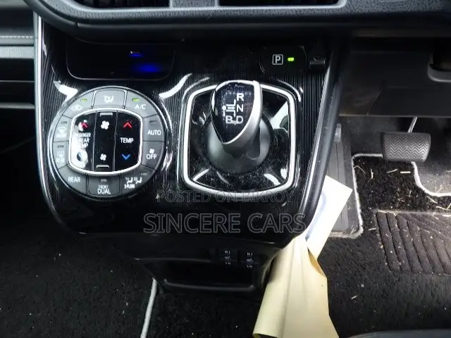 Toyota Esquire 2021 Black
