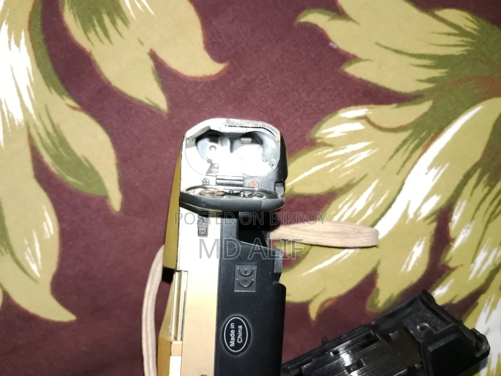 ২০০০ সালের ক্যামেরা বিদেশ থেকে আনা হয়েছিল