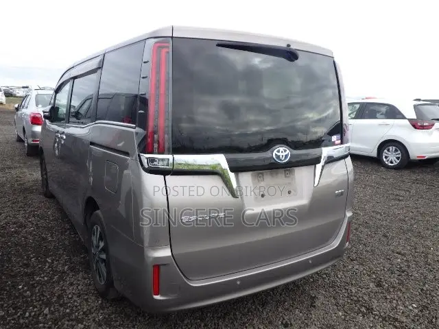 টয়োটা এসকয়ার ২০২১ ব্রাউন