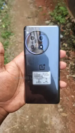 ওয়ানপ্লাস ১২আর ২৫৬ জিবি কালো
