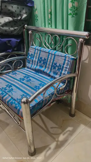 ভালো কন্ডিশনে ব্যবহৃত সিঙ্গেল 2 টি স্টিল সোফা বিক্রি হবে
