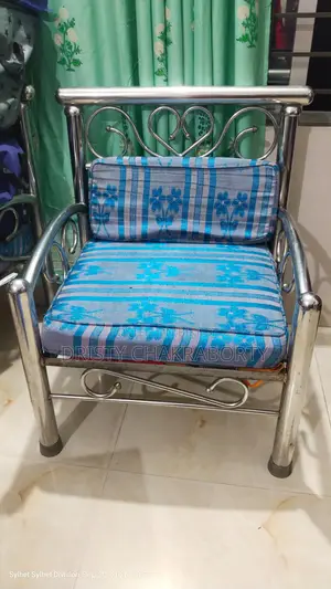 ভালো কন্ডিশনে ব্যবহৃত সিঙ্গেল 2 টি স্টিল সোফা বিক্রি হবে