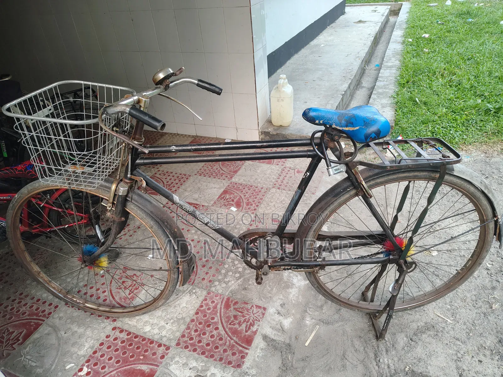 A bicycle in good condition will be sold.