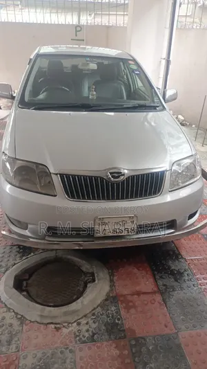 টয়োটা করোল্লা ২০০৫ সিলভার