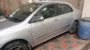 টয়োটা করোল্লা ২০০৫ সিলভার