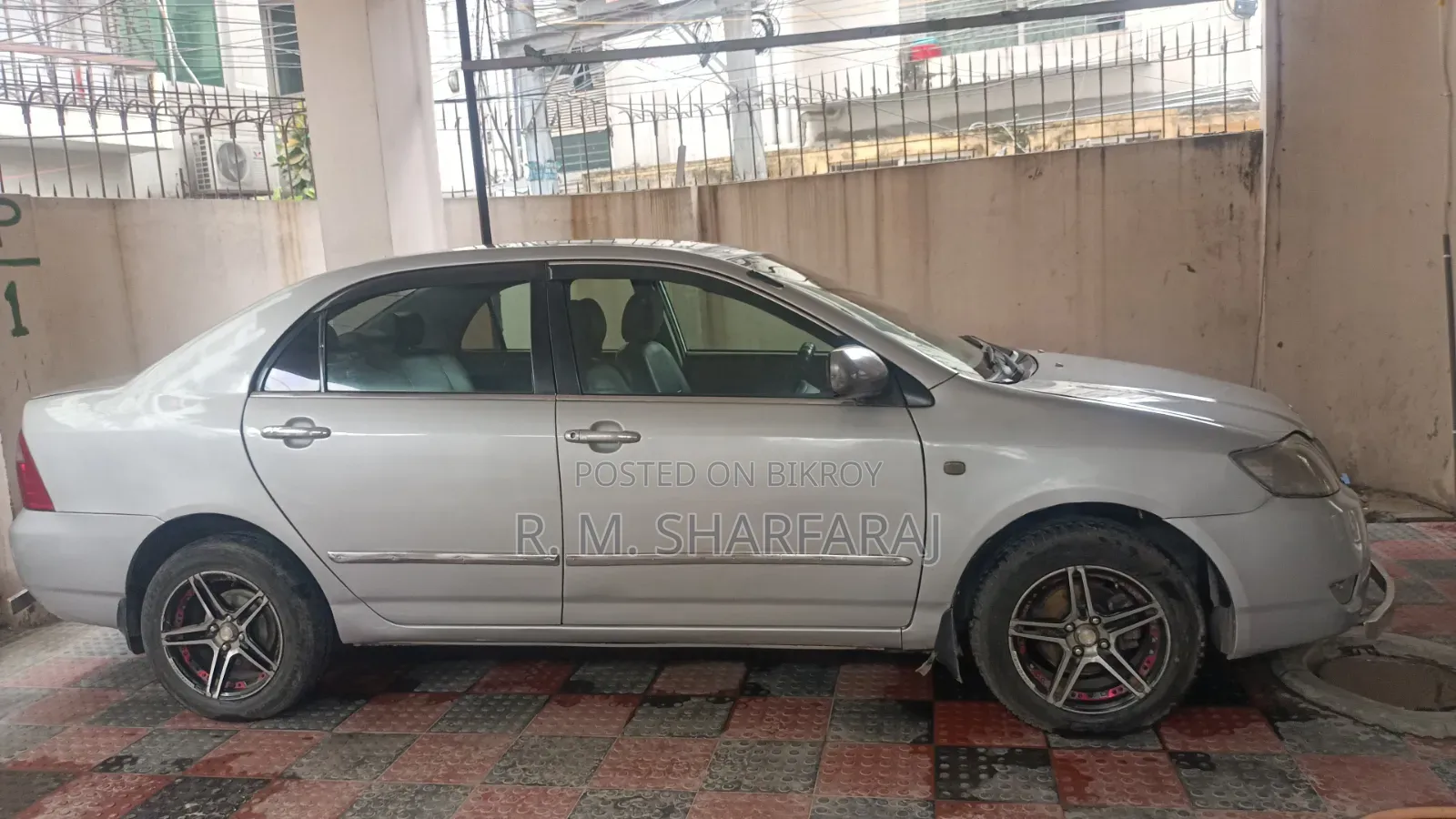 টয়োটা করোল্লা ২০০৫ সিলভার