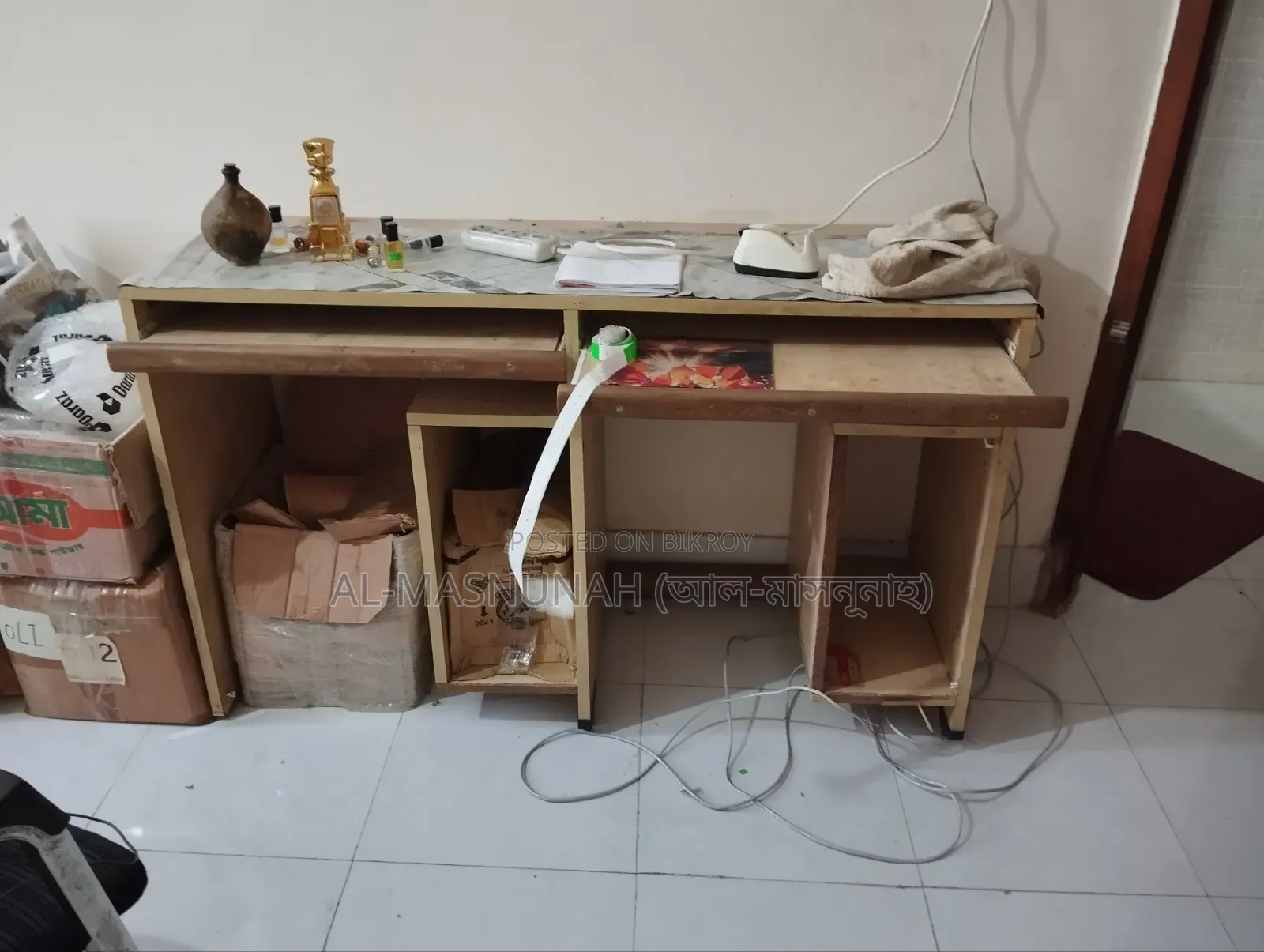 কম্পিউটার টেবিল
