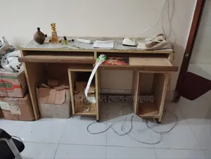 কম্পিউটার টেবিল