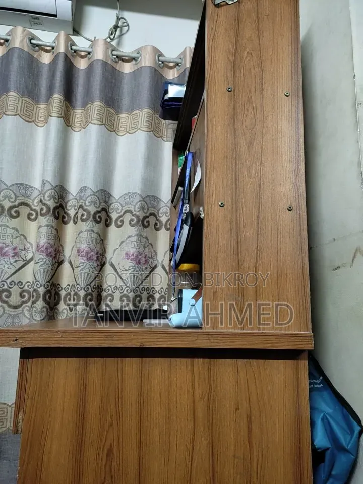 বোর্ড টেবিল