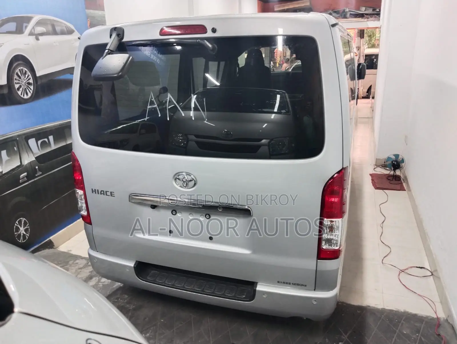 Toyota HiAce 2021 Silver