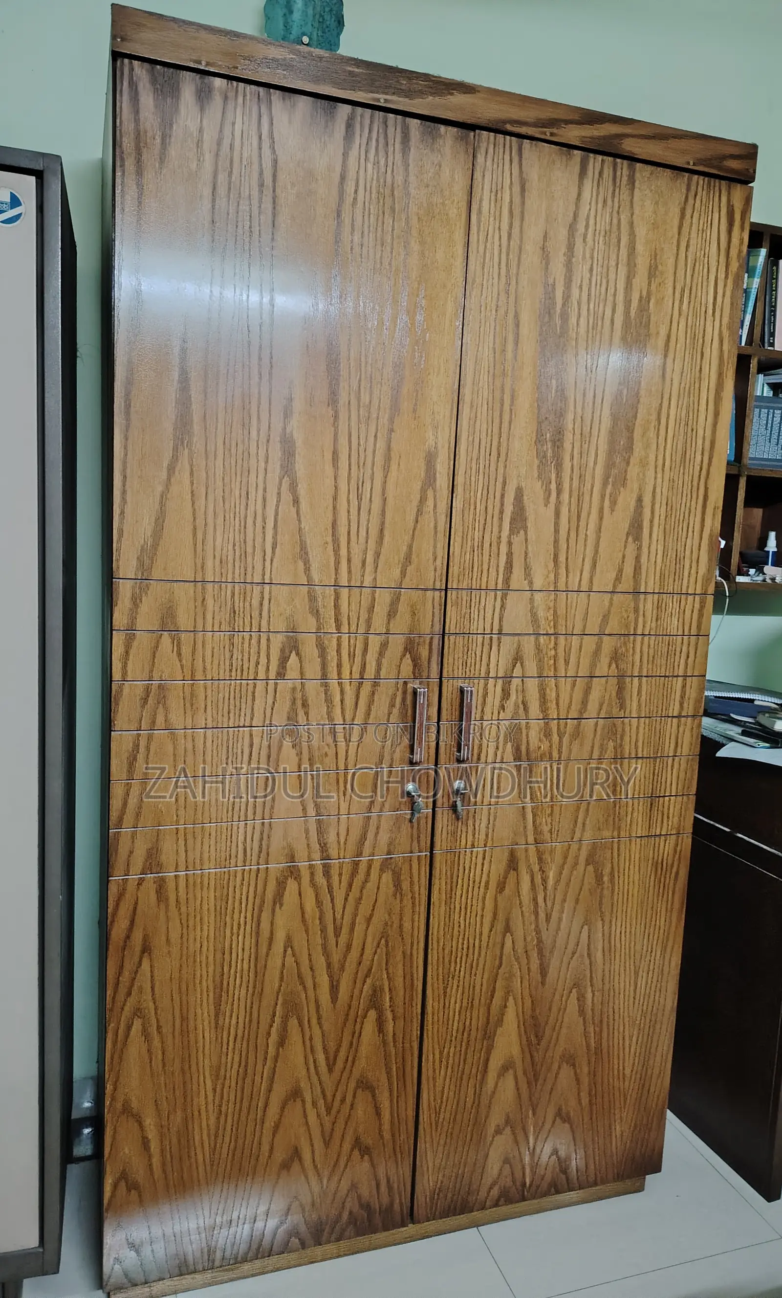 ব্যবহৃত আলমারি ভালো কন্ডিশনএ বিক্রি