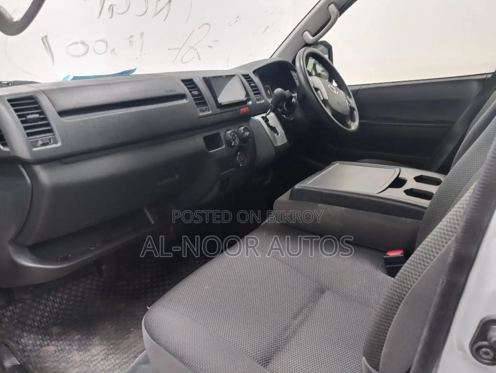 Toyota HiAce 2021 Silver