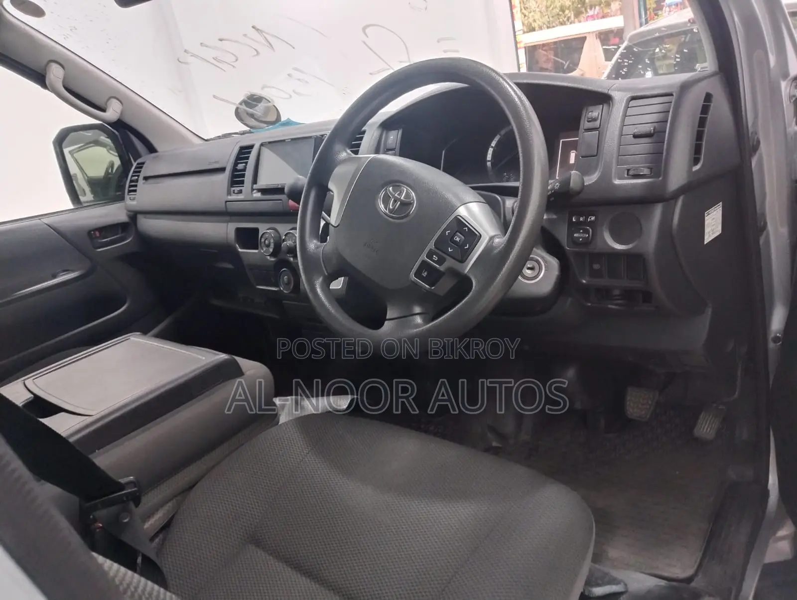 Toyota HiAce 2021 Silver