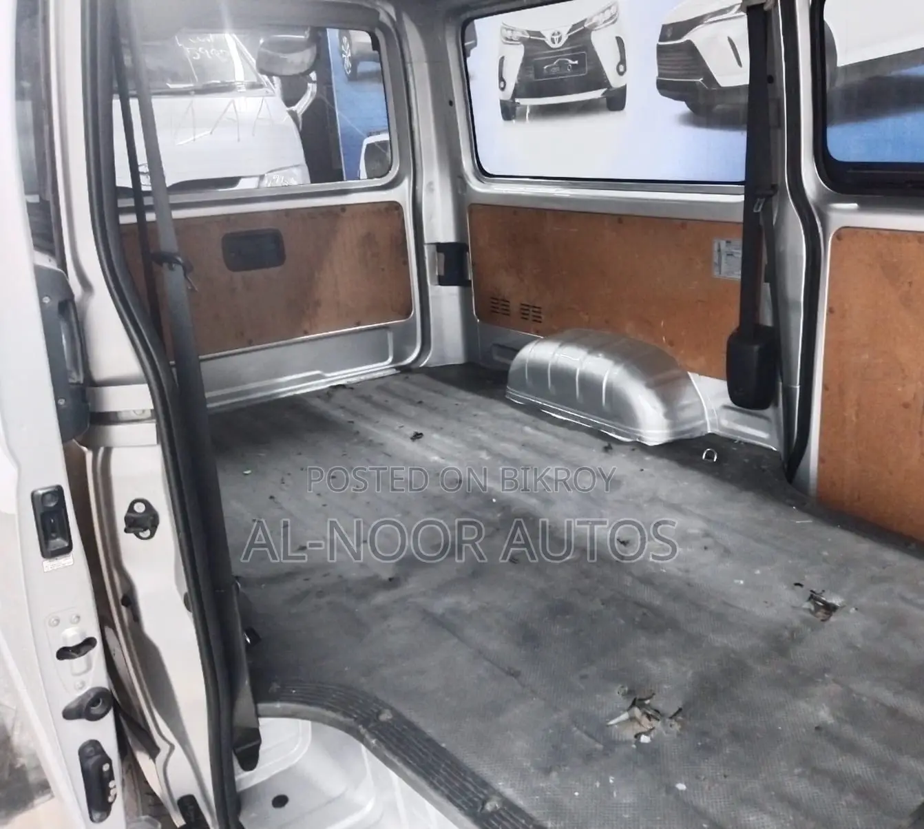 Toyota HiAce 2021 Silver