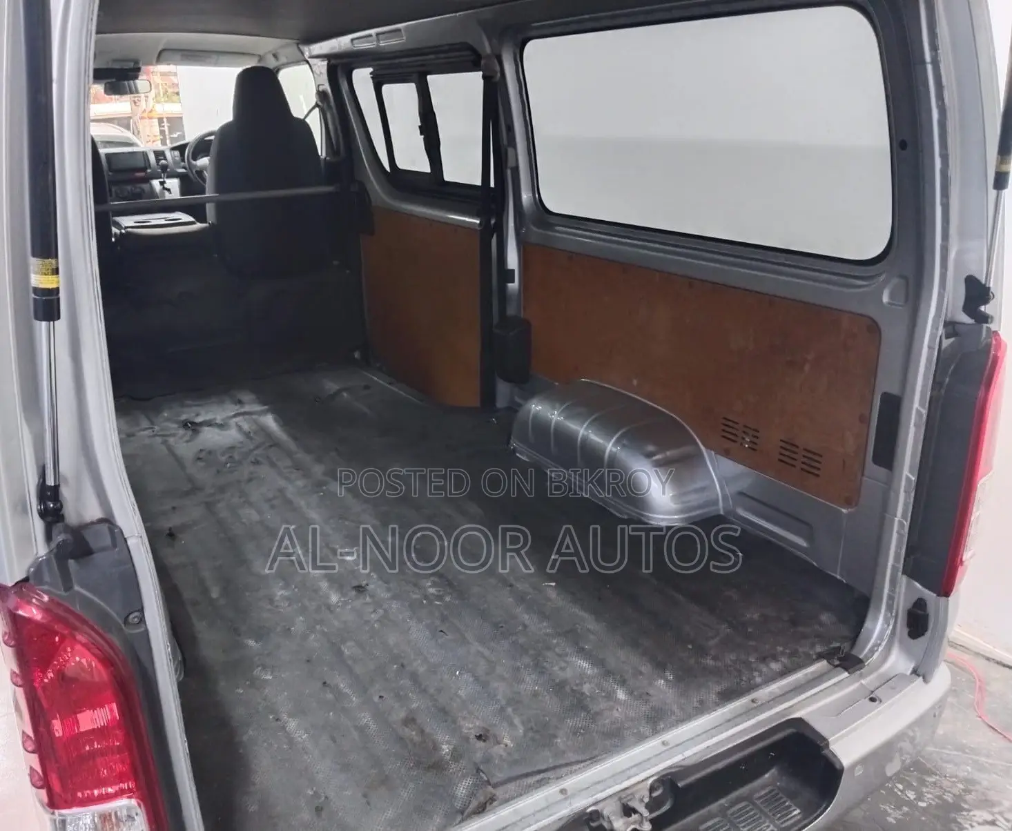 Toyota HiAce 2021 Silver