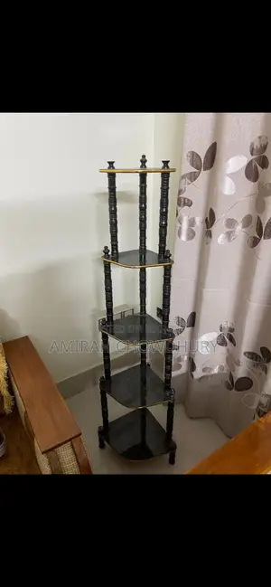 Showpiece Shelf