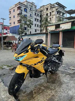 হিরো কারিজমা এক্সএমআর ২১ও ২০২৪ হলুদ