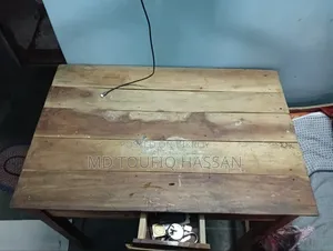 পড়ার টেবিল