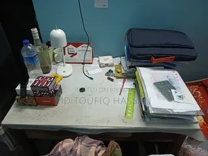 পড়ার টেবিল