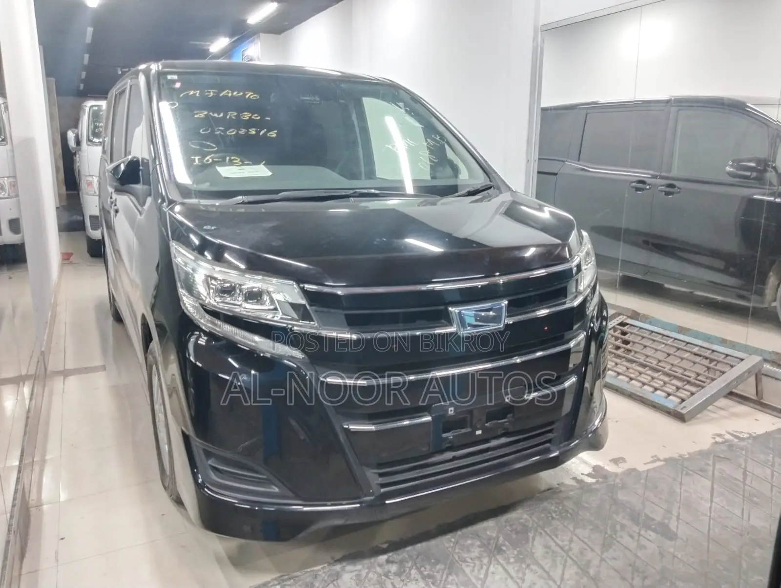 Toyota Noah 1.8 FWD Hybrid (7 seater) 2021 Black