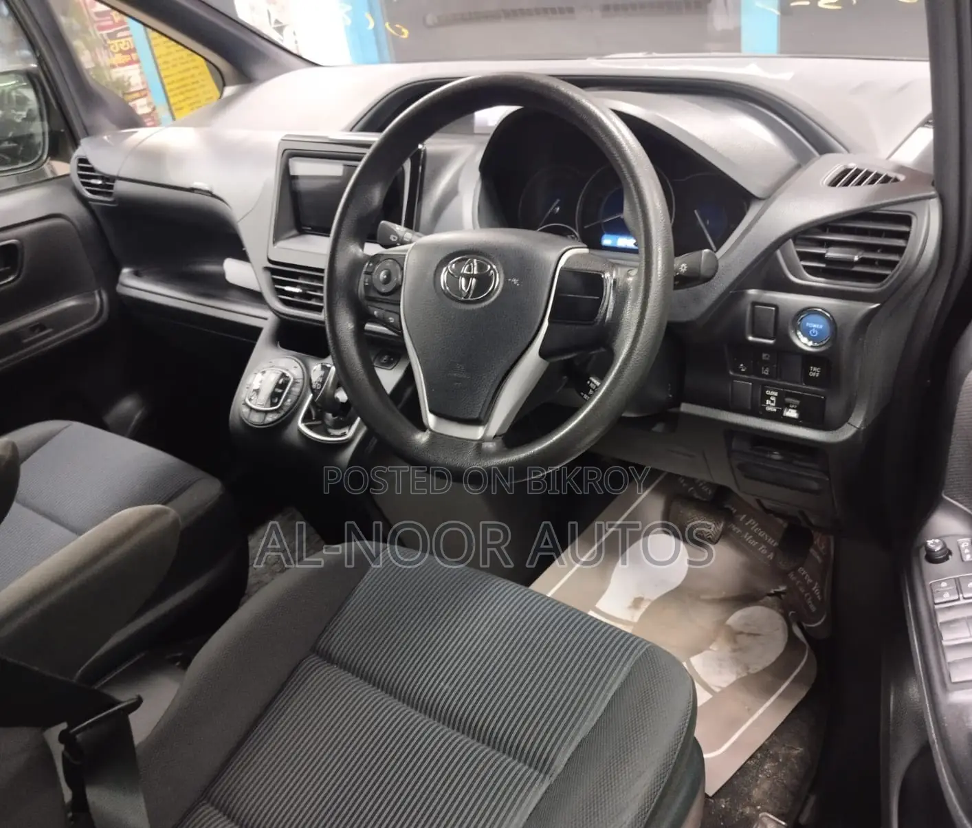 Toyota Noah 1.8 FWD Hybrid (7 seater) 2021 Black