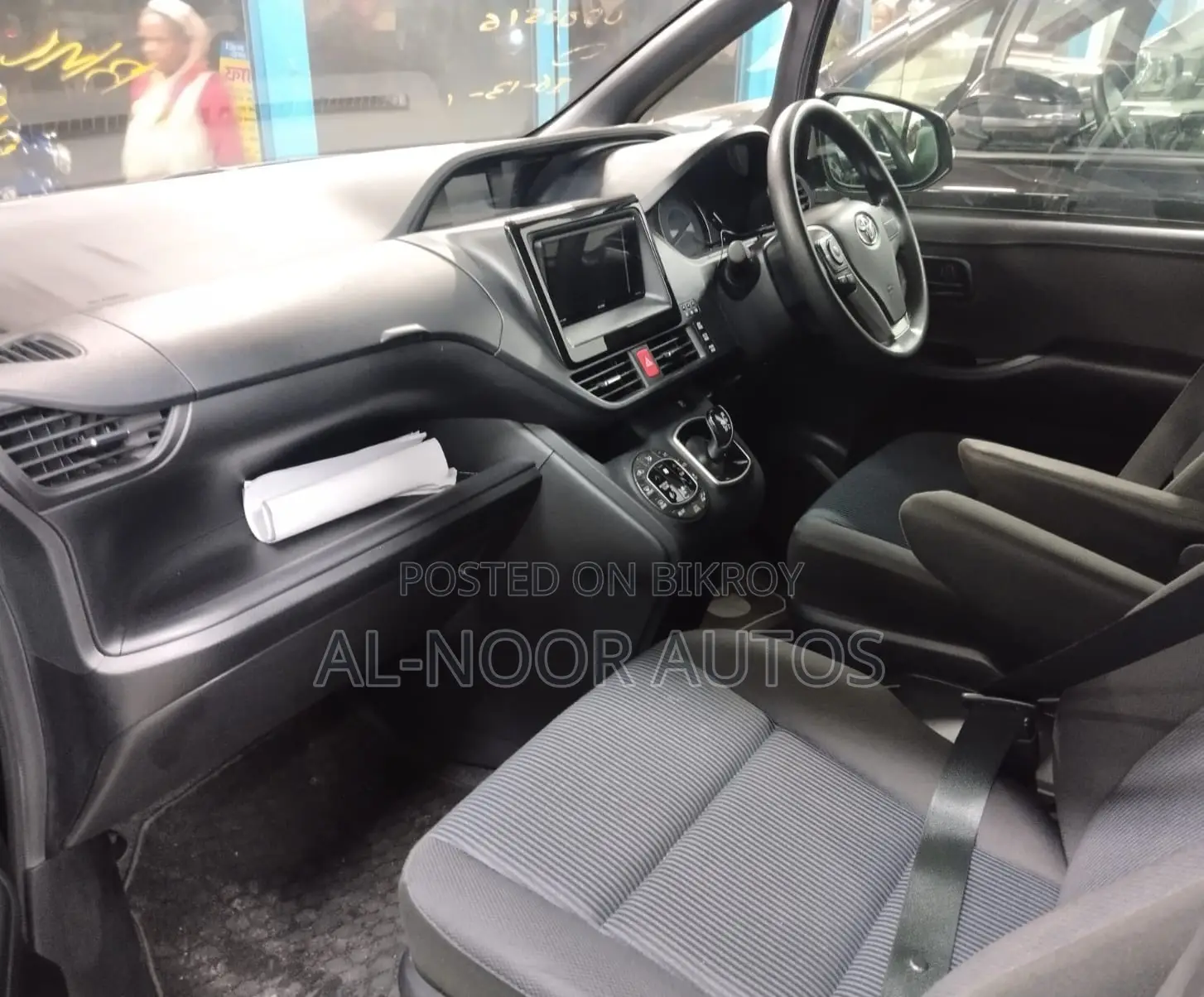 Toyota Noah 1.8 FWD Hybrid (7 seater) 2021 Black
