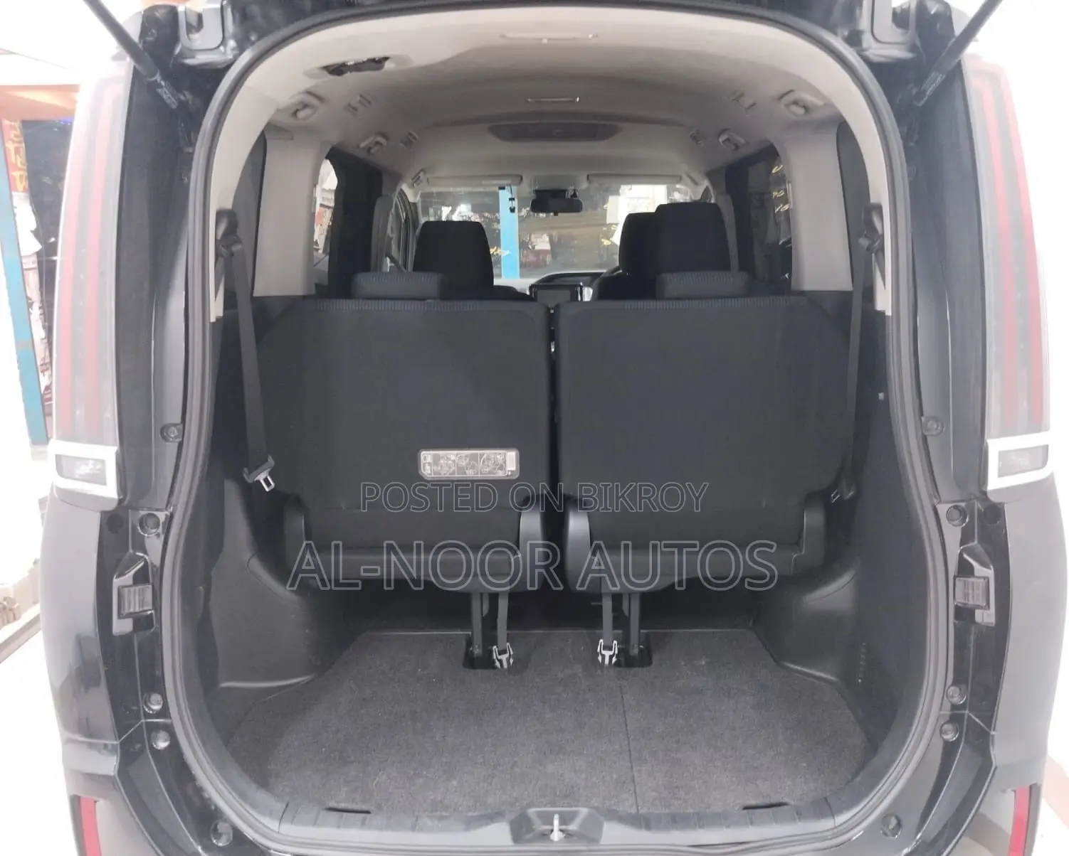 Toyota Noah 1.8 FWD Hybrid (7 seater) 2021 Black