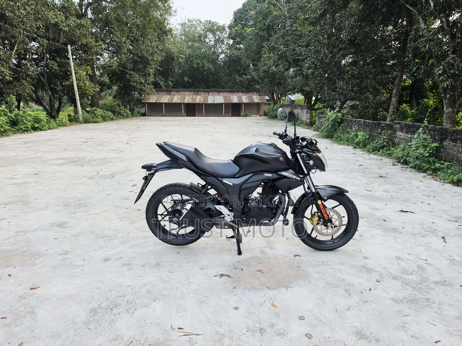 সুজুকি জিক্সার ২০২৩ ব্ল্যাক