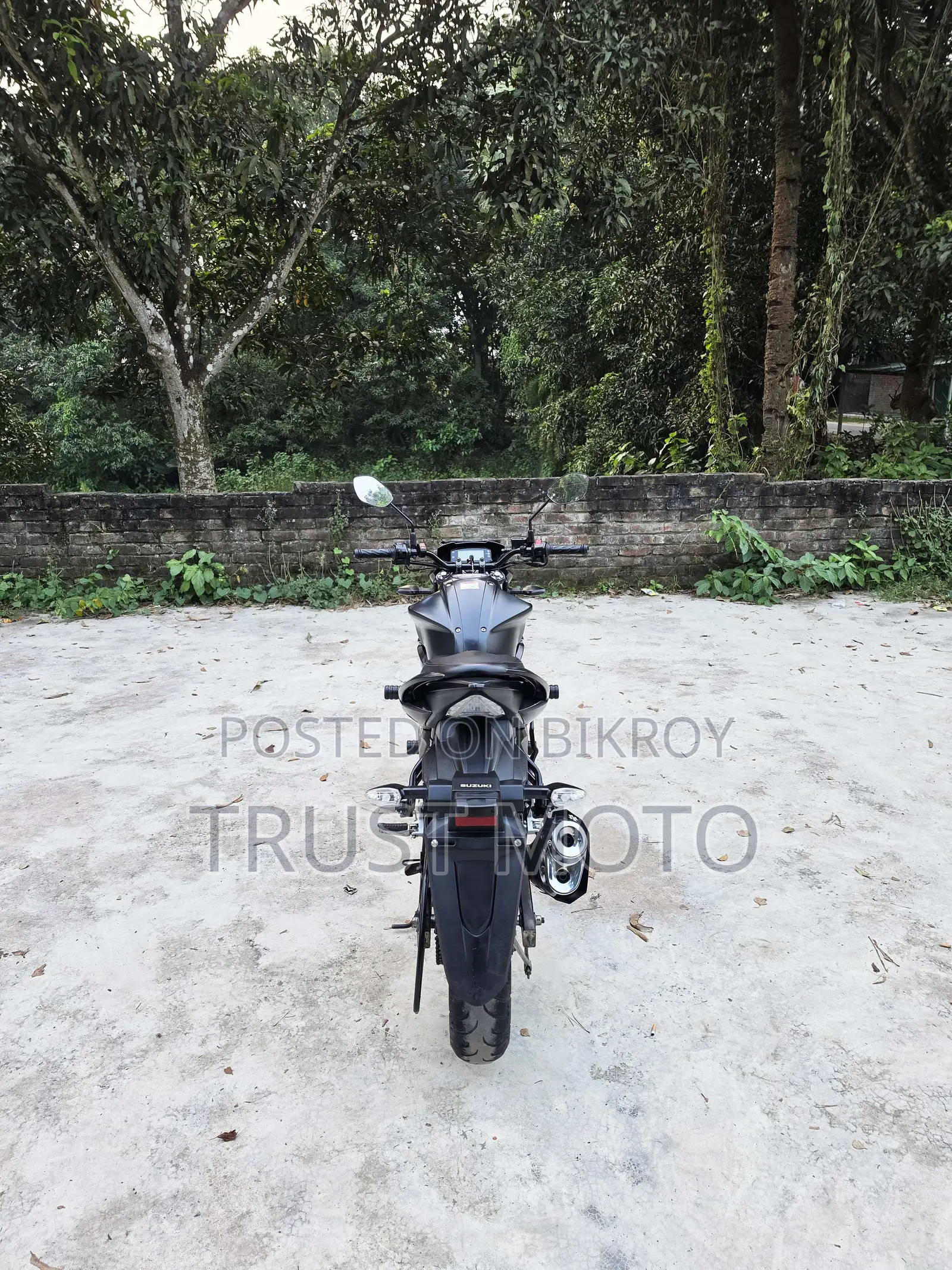সুজুকি জিক্সার ২০২৩ ব্ল্যাক