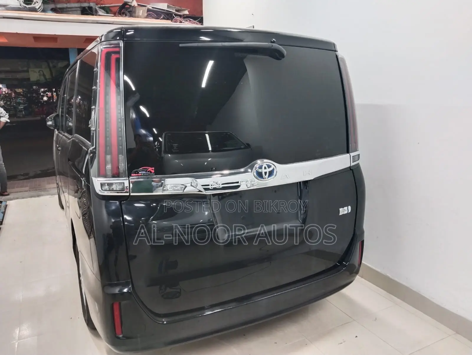 Toyota Noah 1.8 FWD Hybrid (7 seater) 2021 Black