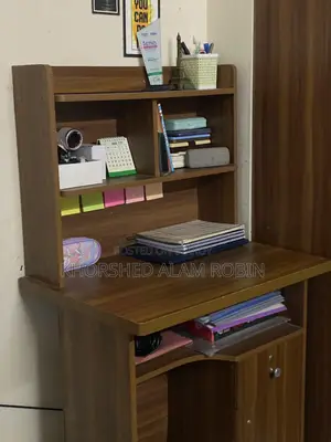 পড়ার টেবিল