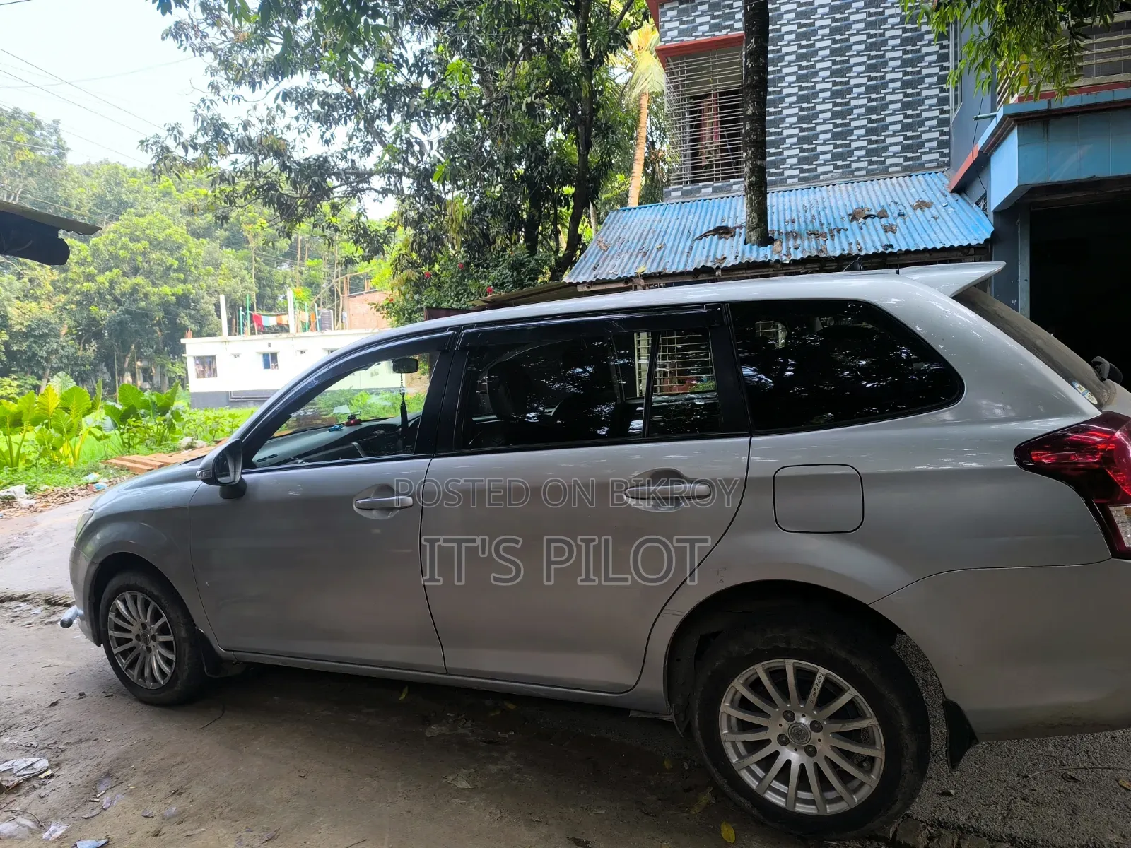 Toyota Corolla Fielder 2013 Silver