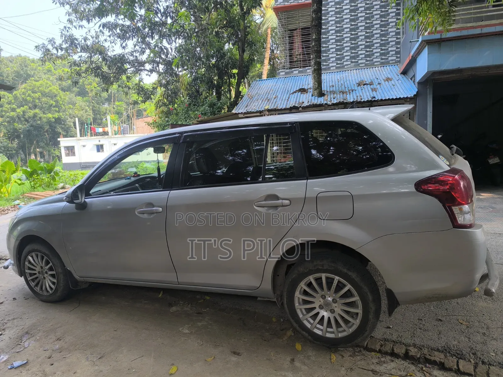 Toyota Corolla Fielder 2013 Silver