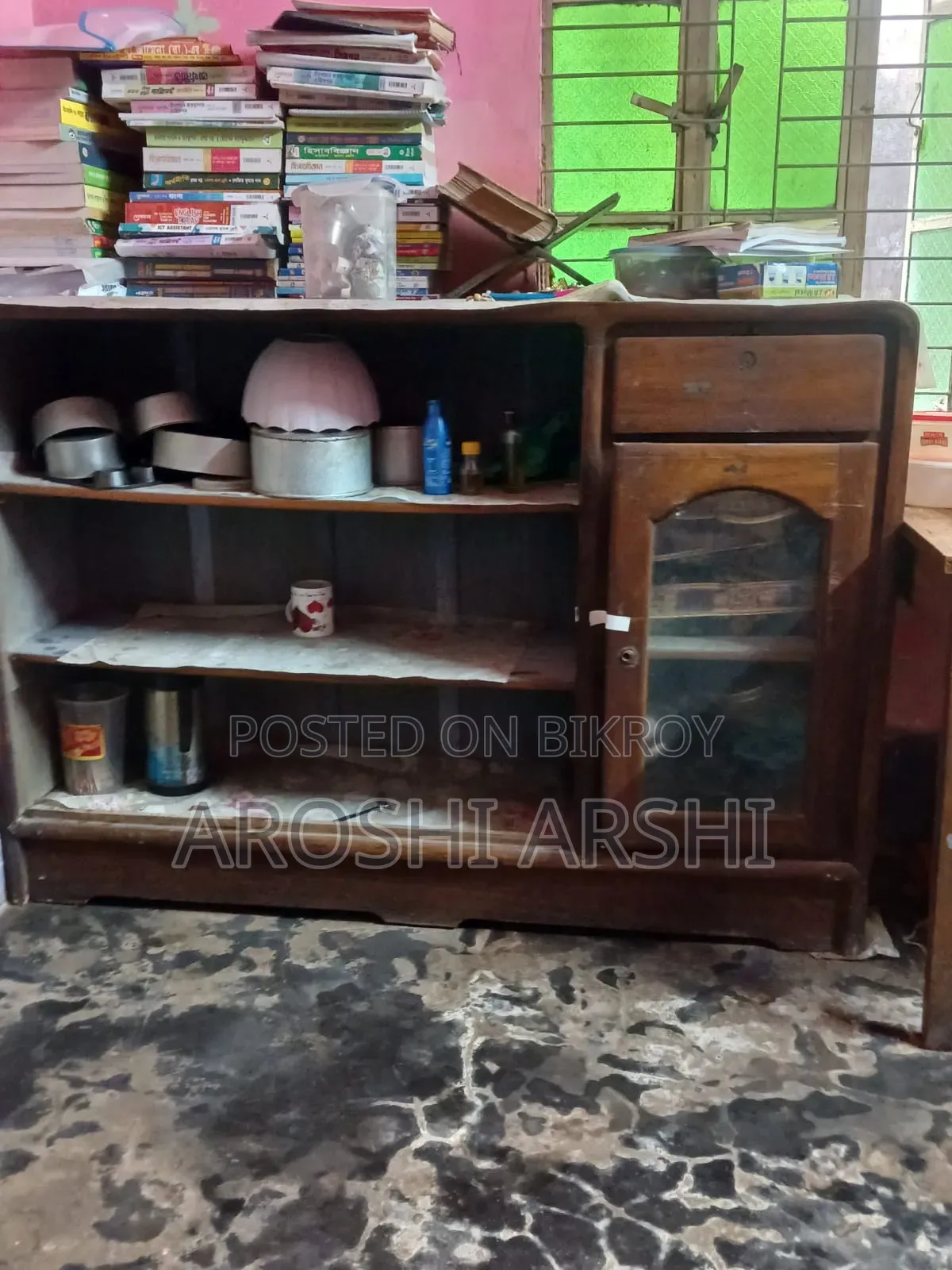 কাছের আসবাবপত্র