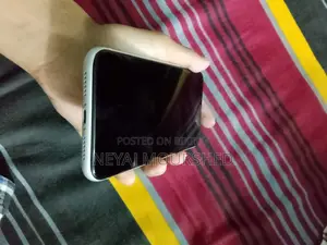অ্যাপল আইফোন এক্সআর ৬৪ জিবি হোয়াইট