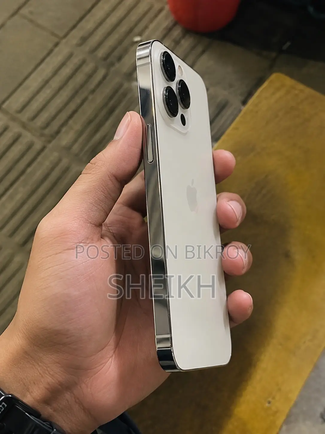 অ্যাপল আইফোন ১৩ প্রো ১২৮ জিবি হোয়াইট