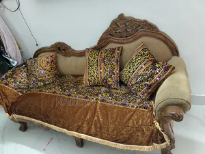 বিক্রির জন্য একটি চমৎকার সোফা।