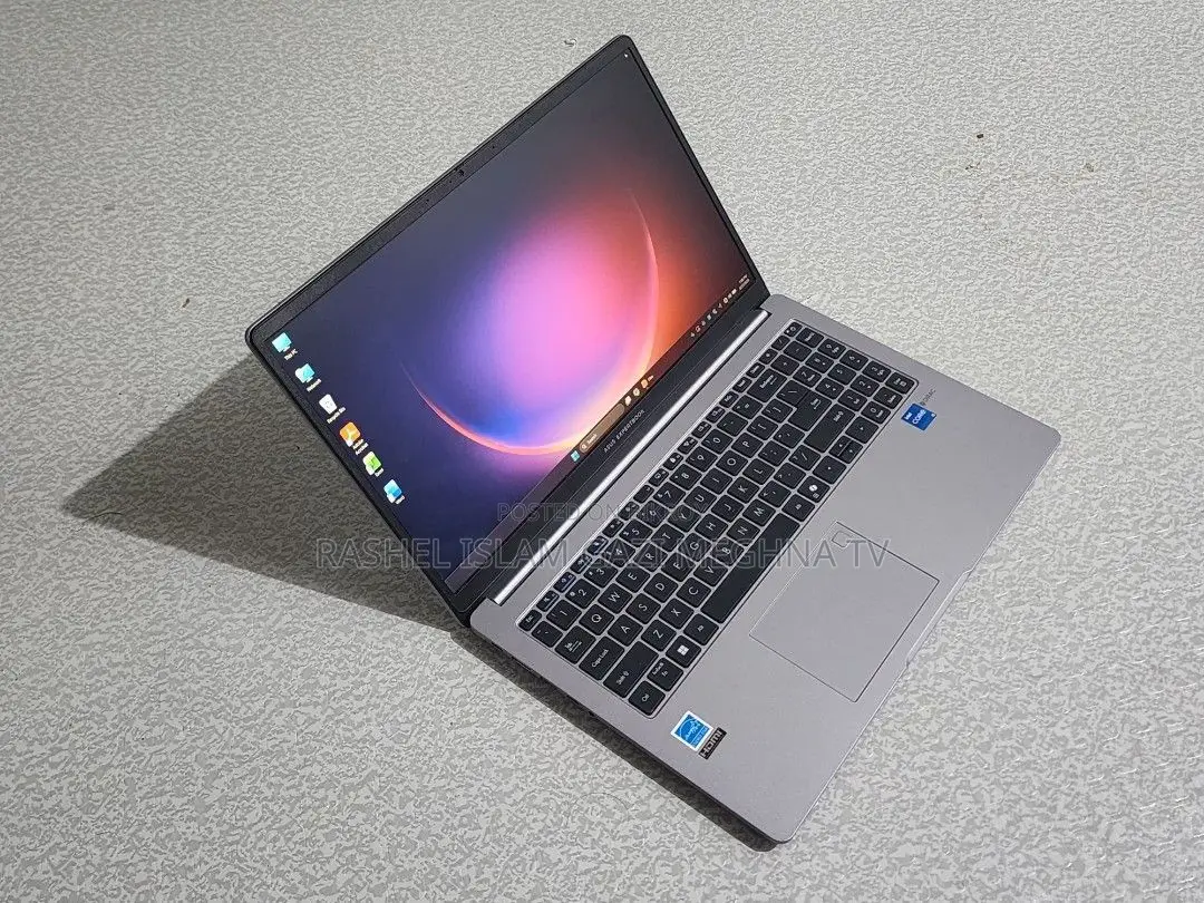 Asus Laptop 3GB Intel SSD 256GB