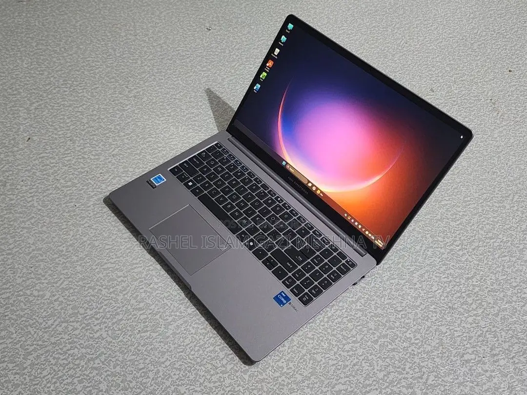 Asus Laptop 3GB Intel SSD 256GB