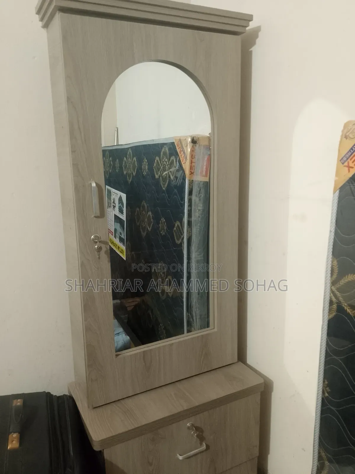 বাসা ছাড়ার কারণে পড়ার টেবিল, চেয়ার, ড্রেসিং টেবিল, খাট ও ম্যাট্রেস বিক্রি