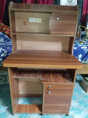 পড়ার টেবিল