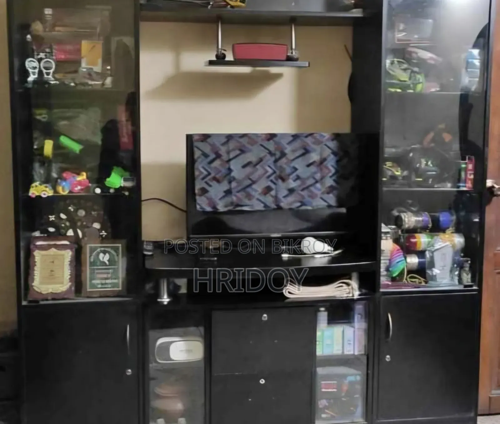 TV Stand With Showcase