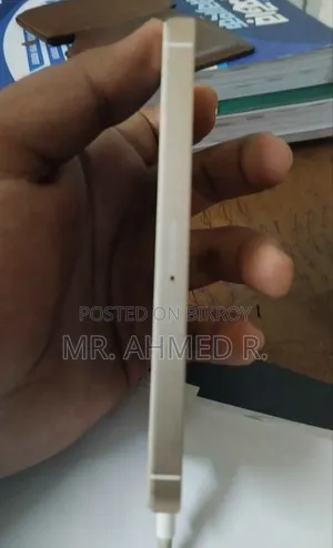 Apple iPhone SE (2020) 64 GB Gold