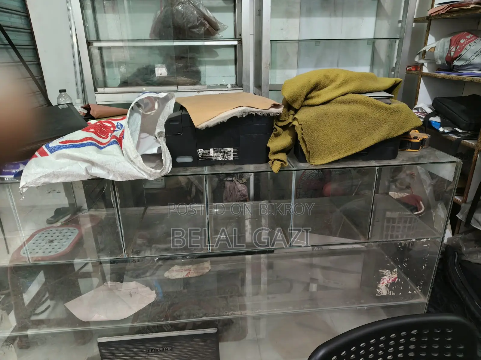 এল শেপ শোকেস
