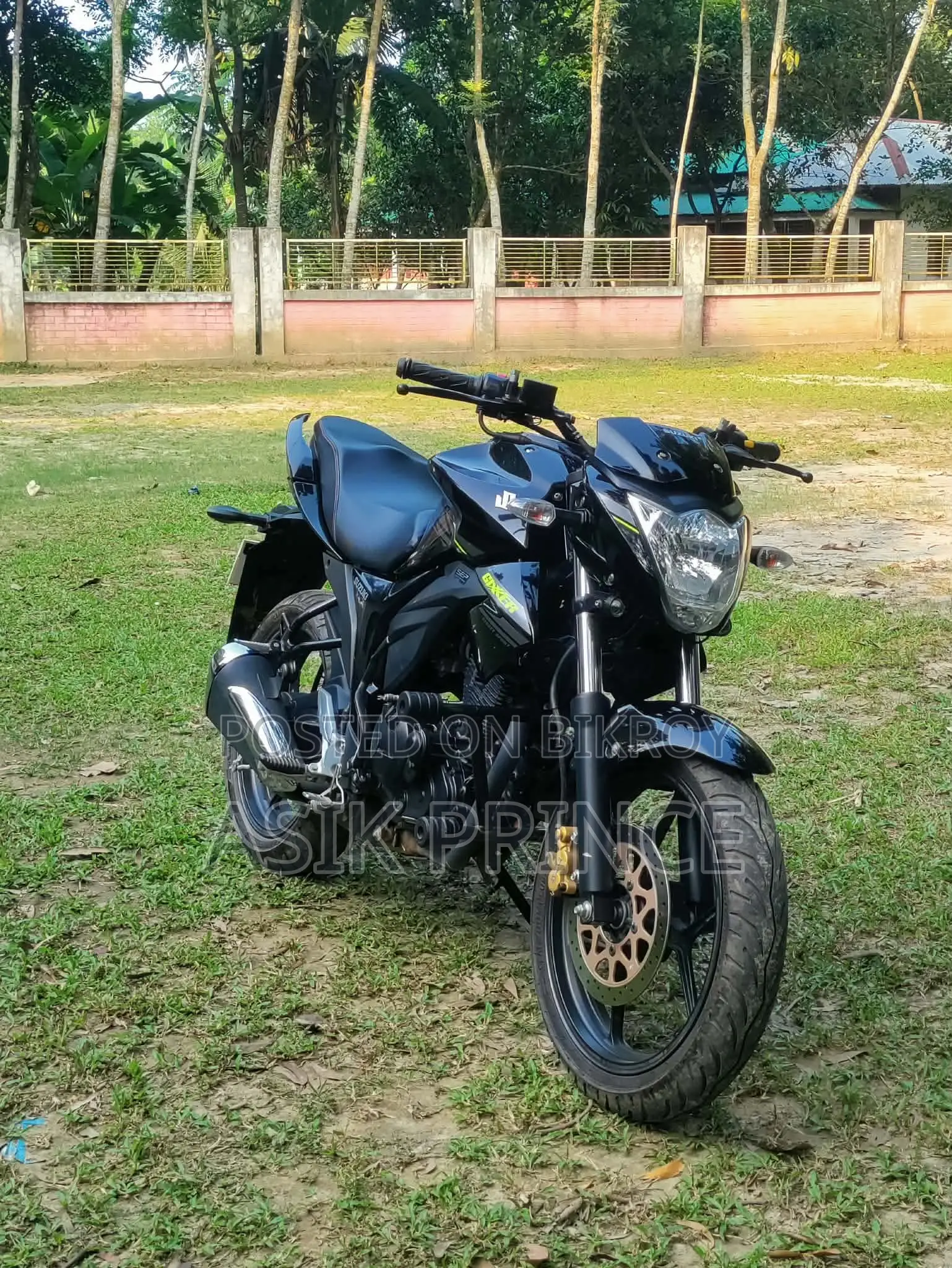 সুজুকি জিক্সার ২০২৫ ব্ল্যাক
